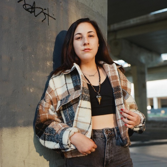 MEET THE POSHER ⚡️ - Picture 3 of 4